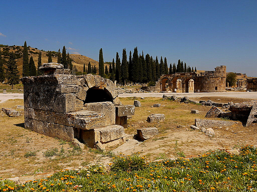THE HIERAPOLIS ANCIENT CITY